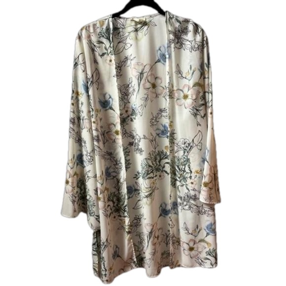 Betsy’s Boutique Tops - Betsy’s Boutique Floral Print Women's Kimono